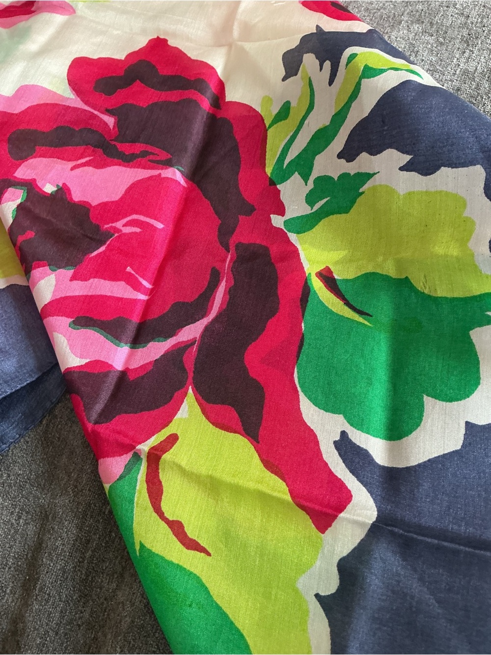 Vintage 100% silk Floral Print Women's Wrap Scarf in Fuchsia, Green, Navy